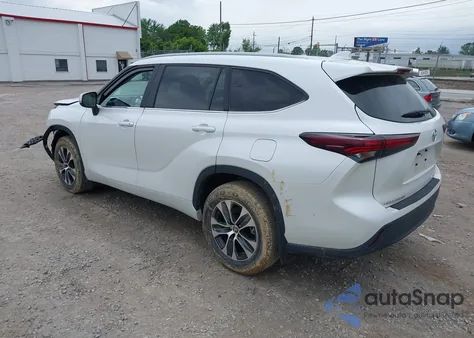 2024 Toyota Highlander Xle z USA, uszkodzony, nr VIN 5TDKDRBH1RS551813